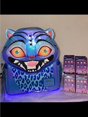 Exclusive Loungefly KPop Demon Hunters Derpy Light Up Glow Mini Backpack & Pins
